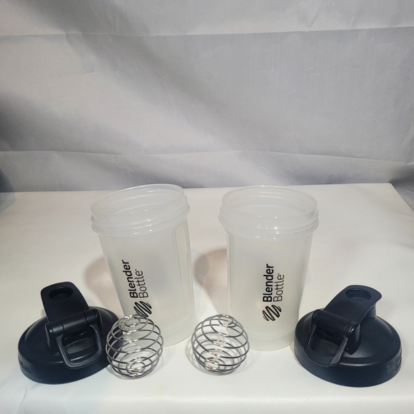 Two 20 oz Clssic V2 Blender Bottles w/ Lids and Blender Ball Whisks - Picture 2 of 10